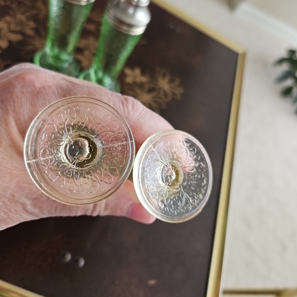 Florentine #2  Topaz Yellow Depression Glass Salt and Pepper Shaker Set Vintage - Picture 3 of 8